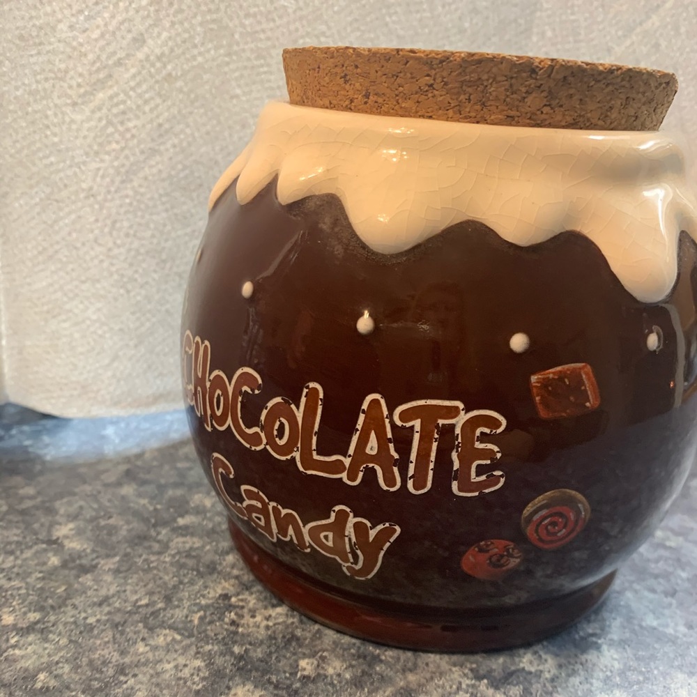 Ganz Ceramic Chocolate Jar. 5”x5”